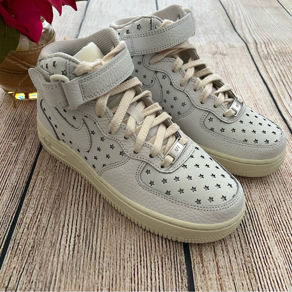 New white NIKE Air Force 1 Mid star cut out women's sneakers shoes size 5.5 - Picture 3 of 13